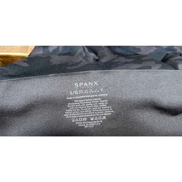 SPANX Look at Me Now Seamless Cropped Leggings in Black Camo Size L - Picture 3 of 5